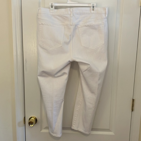 Size *** 18 Tall*** Old Navy rockstar stretch cropped jeans - Picture 3 of 7